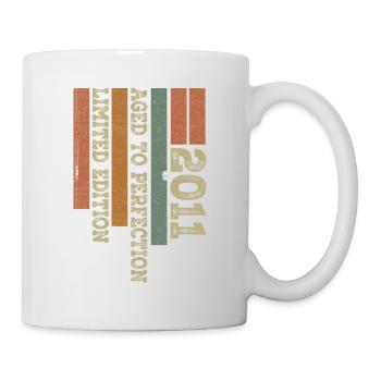 2011 Retro Vintage Jubiläumsgeschenk Geboren im Jahr 2011 - Tasse - Weiß - Rechts