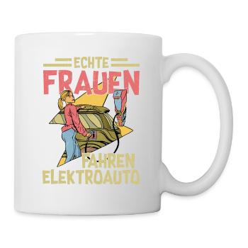 De vraies femmes conduisant une voiture électrique - Mug blanc - blanc - Droite