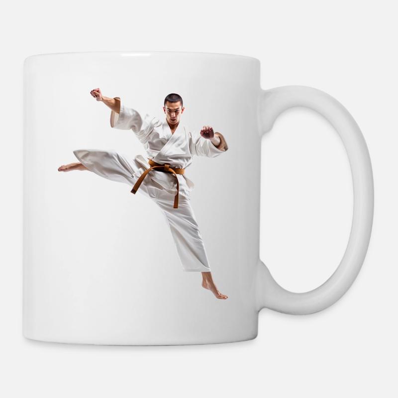 Karate ist eine anspruchsvolle Kampfkunst - Tasse - Weiß