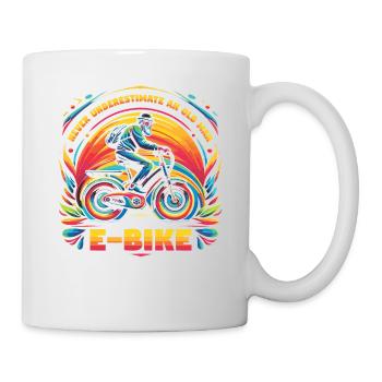 Ne sous-estimez jamais un vieil homme sur un vélo électrique - Mug blanc - blanc - Droite