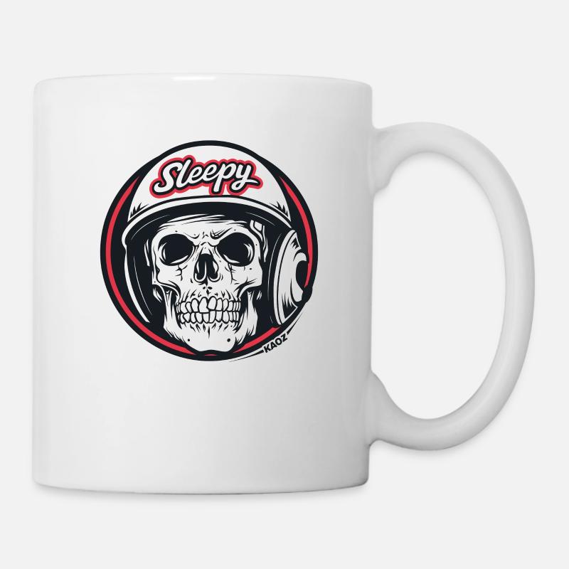 Schläfriger Totenkopf-Schädel mit Helm - Tasse - Weiß
