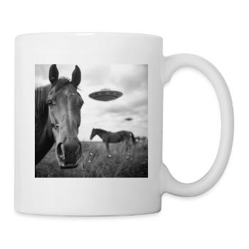 Horse Selfie with UFO Weird 50s Photo 3 - Tasse - Weiß - Rechts