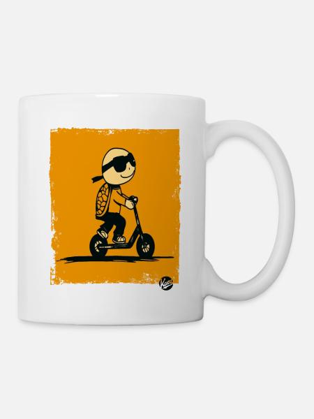 Lustige Cartoon-Schildkröte auf Roller - Tasse - Weiß