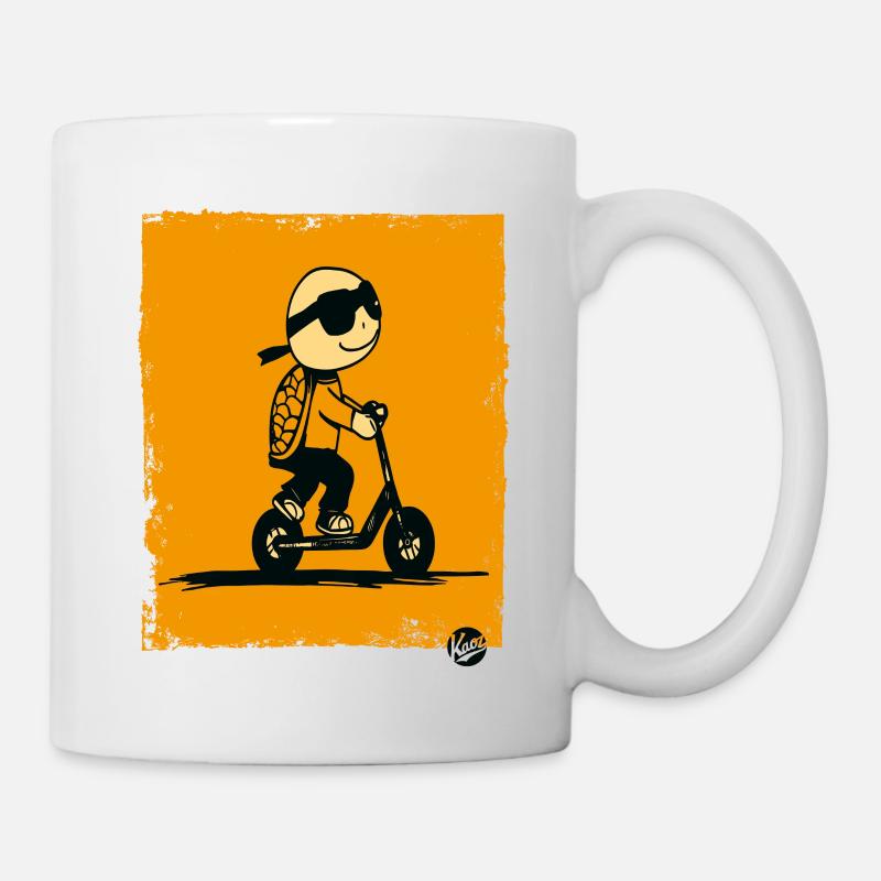 Lustige Cartoon-Schildkröte auf Roller - Tasse - Weiß