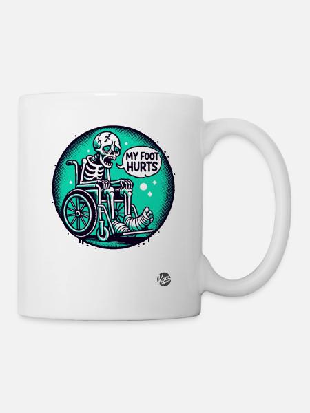 Skelett im Rollstuhl: Mein Fuß tut weh - Tasse - Weiß