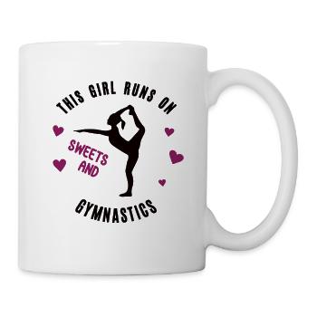 Turn Spruch This Girl Runs On Sweets And Gymnastic - Tasse - Weiß - Rechts