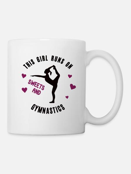 Turn Spruch This Girl Runs On Sweets And Gymnastic - Tasse - Weiß