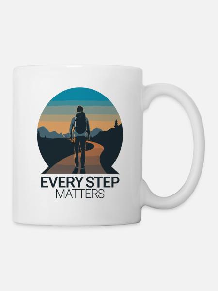 REISE, JEDER SCHRITT ZÄHLT - Tasse - Weiß