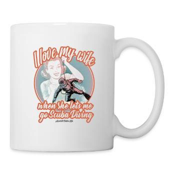 Ich liebe meine Frau, wenn sie mich tauchen lässt. - Tasse - Weiß - Rechts