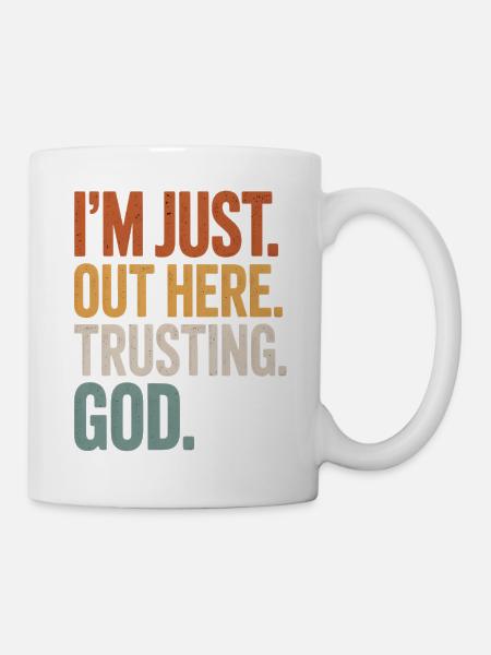 I'M JUST OUT HERE TRUSTING GOD - Tasse - Weiß