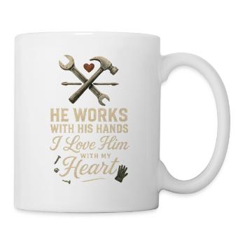 Er Arbeitet Mit Seinen Händen Ich Liebe Ihn Mit - Tasse - Weiß - Rechts