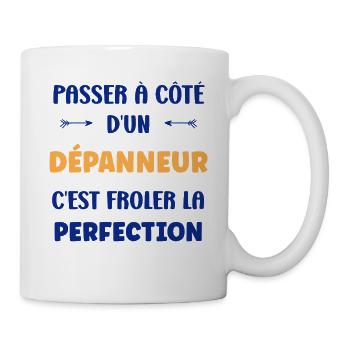 Neben einem Convenience Store, Perfektion - Tasse - Weiß - Rechts
