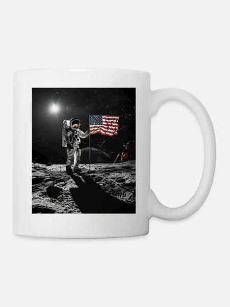 Astronaut auf Mond - Tasse - Weiß