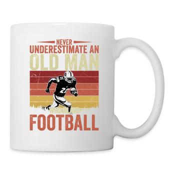 Never Underestimate An Old Man Who Plays Football  - Tasse - Weiß - Rechts