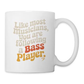Bassiste Following A Bass Band, Bassspieler - Mug blanc - blanc - Droite