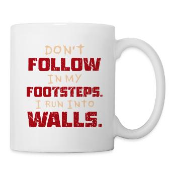 Don't Follow In My Footsteps Funny Distressed Art - Tasse - Weiß - Rechts