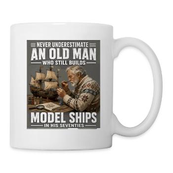 Ne sous-estimez jamais un vieil homme qui construit encore - Mug blanc - blanc - Droite