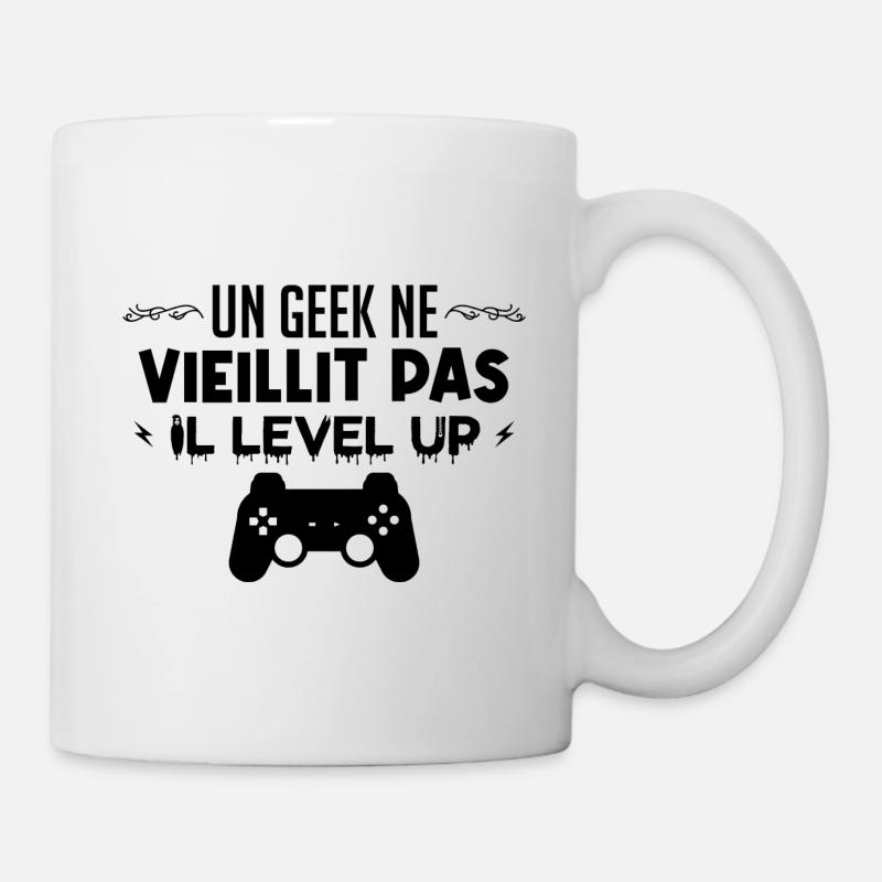 Un geek ne vieilli pas... Il level up - Mug blanc - blanc