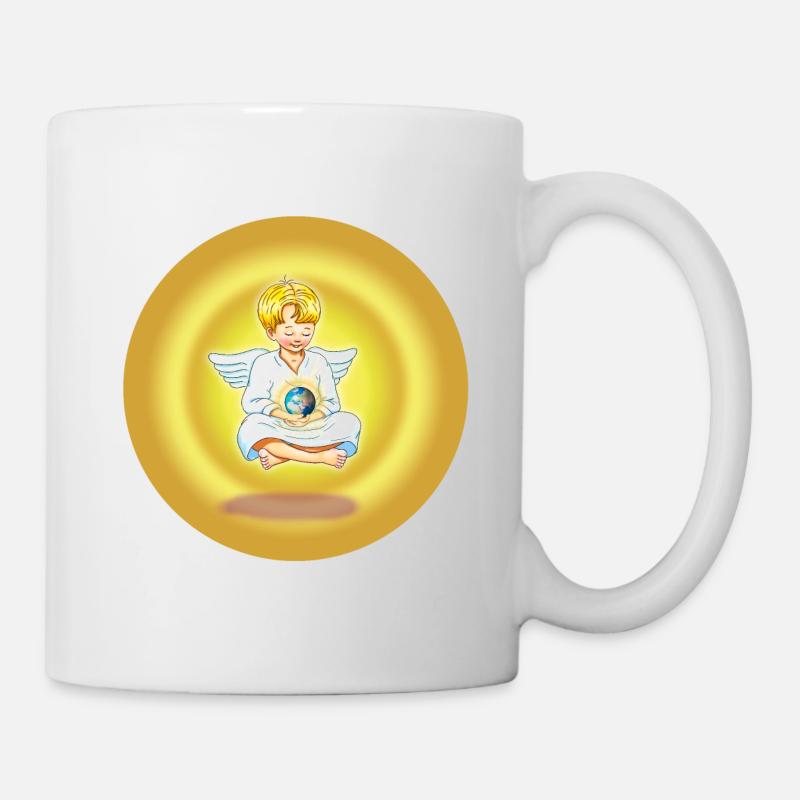 Engel mit Erde in der Hand Hintergrund Gold - Tasse - Weiß