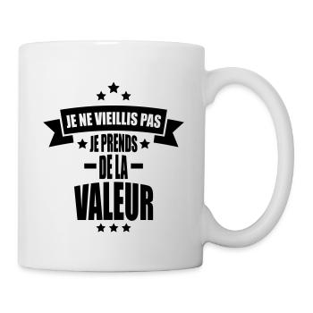je ne vieillis pas je prends de la valeur - Mug blanc - blanc - Droite