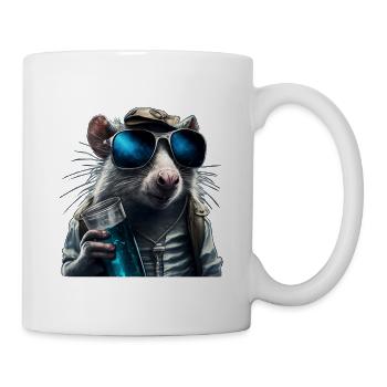 Eine Ratte mit Gläsern und einem mysteriösen Getränk - Tasse - Weiß - Rechts
