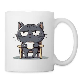 Grauer Kater sitzend auf dem Stuhl mit Kaffee - Tasse - Weiß - Rechts