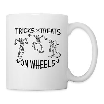 Halloween Skateboard Tricks Or Treats On Wheels - Tasse - Weiß - Rechts