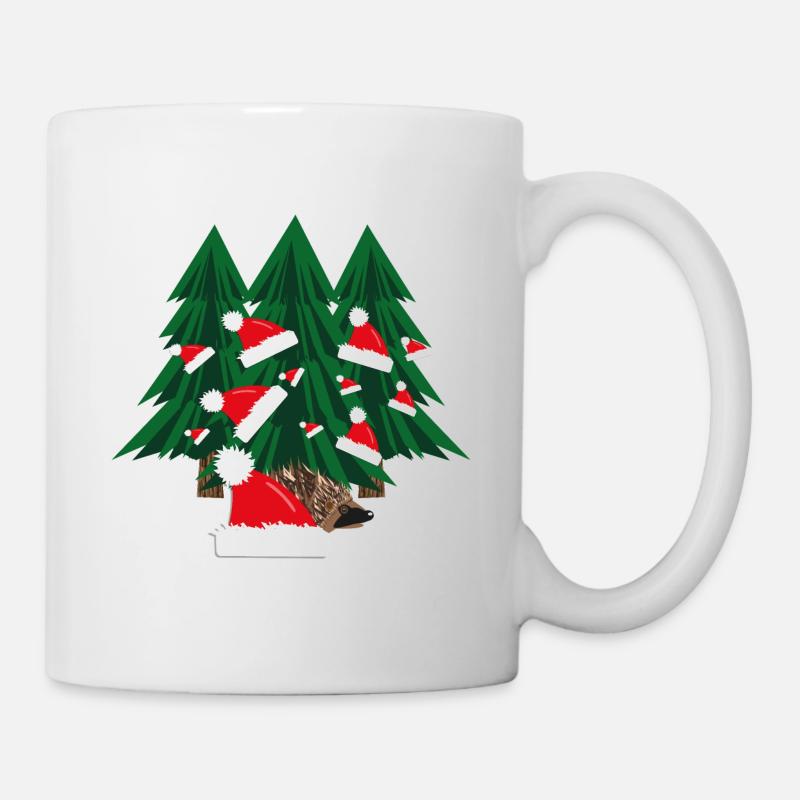 Igel im Wald mit Weihnachtsmützen. - Tasse - Weiß