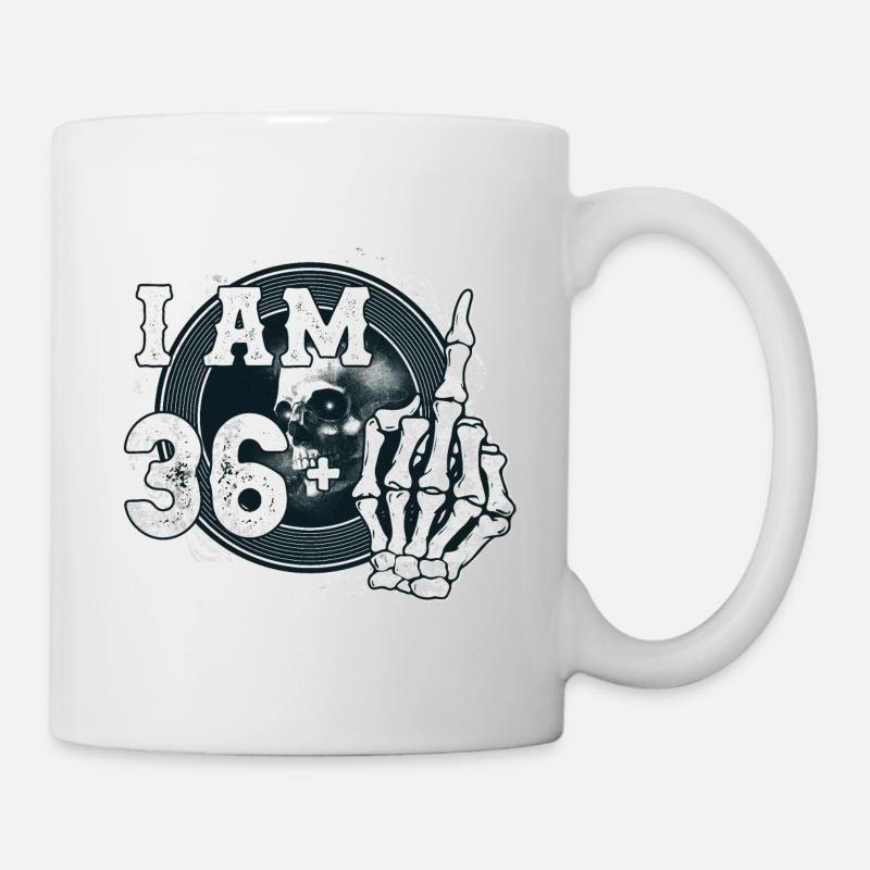 Ich bin 36 plus 1 Mittelfinger Totenkopf lustig 37. - Tasse - Weiß