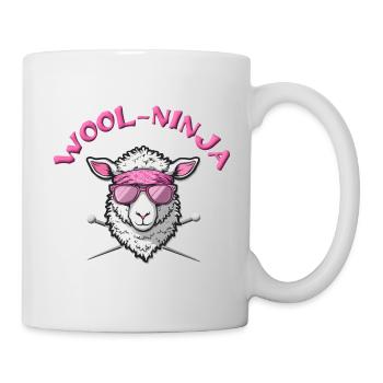 Wool-Ninja - cooles Schaf mit Stricknadeln - Tasse - Weiß - Rechts