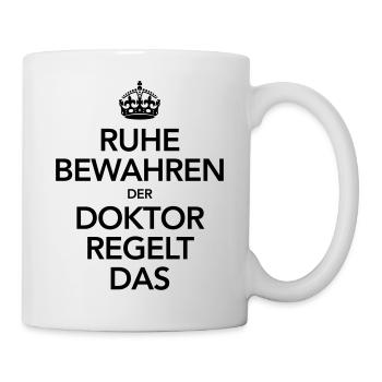 Ruhe Bewahren - Der Doktor Regelt Das - Tasse - Weiß - Rechts