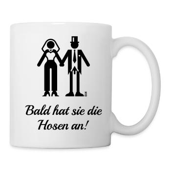 Bald Hat Sie Die Hosen An! (JGA, Bräutigam, Braut) - Tasse - Weiß - Rechts