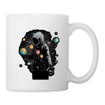 Kapuzenfrau trägt eine Gesichtsmaske mit einem gelben - Tasse - Weiß - Rechts