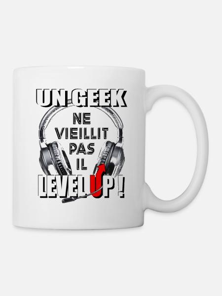 Un geek ne vieillit pas... (Casque) - Mug blanc - blanc