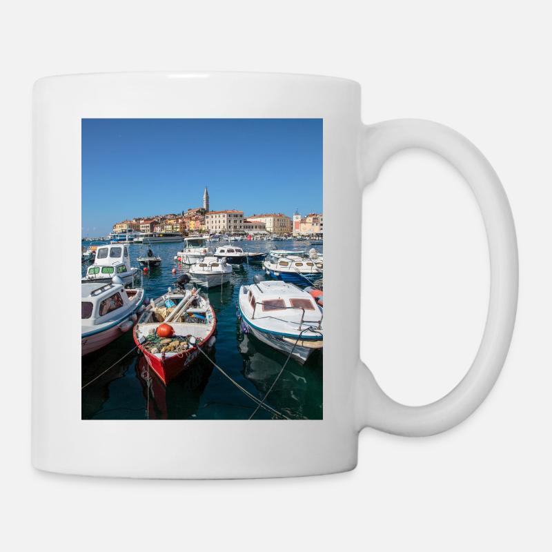 Blick auf den Hafen von Rovinj - Tasse - Weiß