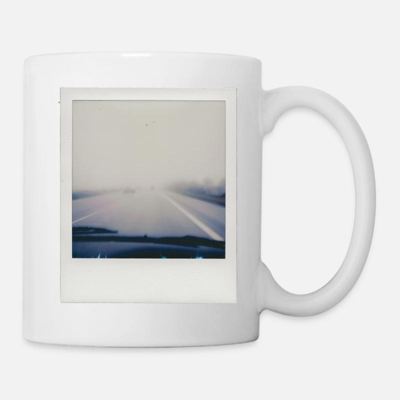 Neblige Autobahn - Tasse - Weiß