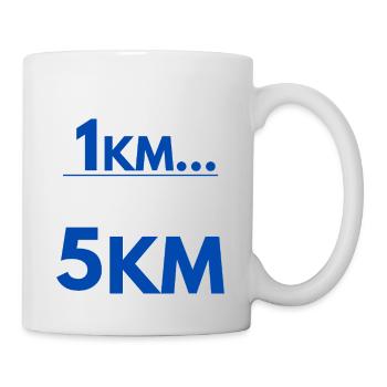 Weitere 1 km sind 5 km humorvolles Laufen - Tasse - Weiß - Rechts