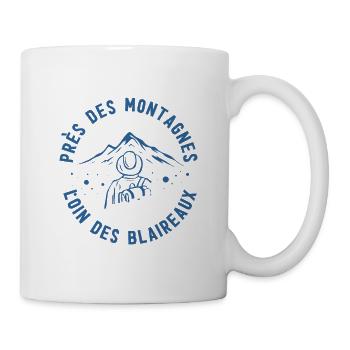 Randonneur au pied des montagnes - Mug blanc - blanc - Droite