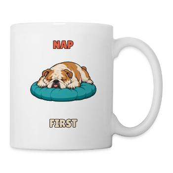 Erster Mittagsschlaf – Schläfriger englischer Bulldogge - Tasse - Weiß - Rechts
