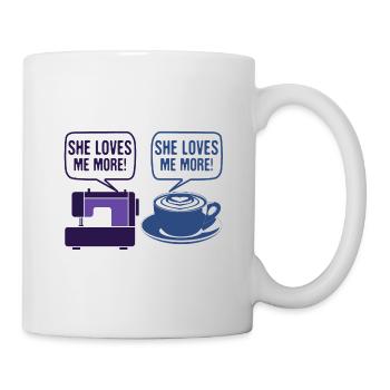 Nähen Humor Geschenk Sie liebt mich mehr Nähen - Tasse - Weiß - Rechts