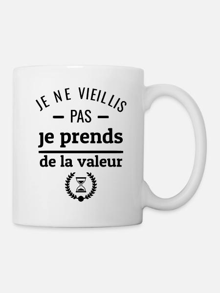 Je ne vieillis pas je prends de la valeur cadeau - Mug blanc - blanc