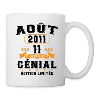 11 Ans Anniversaire Vintage Né(e) en Août 2011 - Mug blanc - blanc - Droite