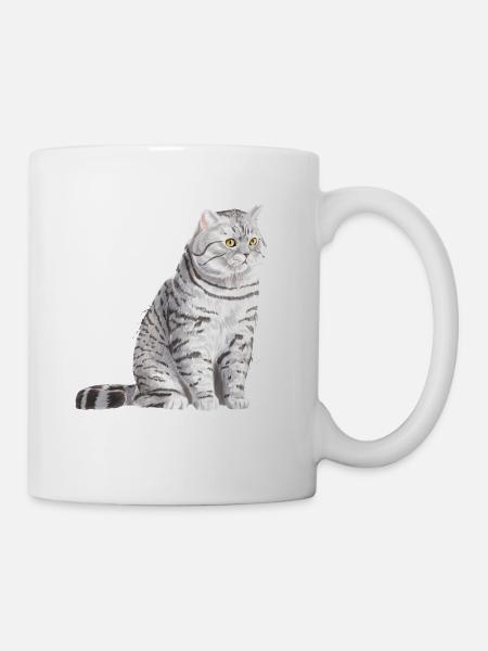 Sitzende Spotted Britisch Kurzhaar Katze - Tasse - Weiß