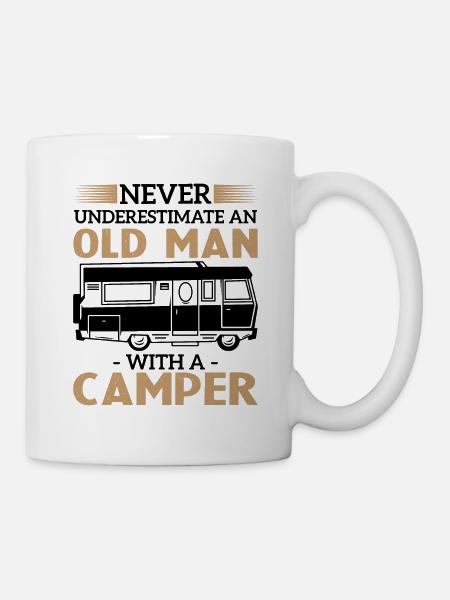 Ne sous-estimez jamais un vieil homme avec un camping-car - Mug blanc - blanc