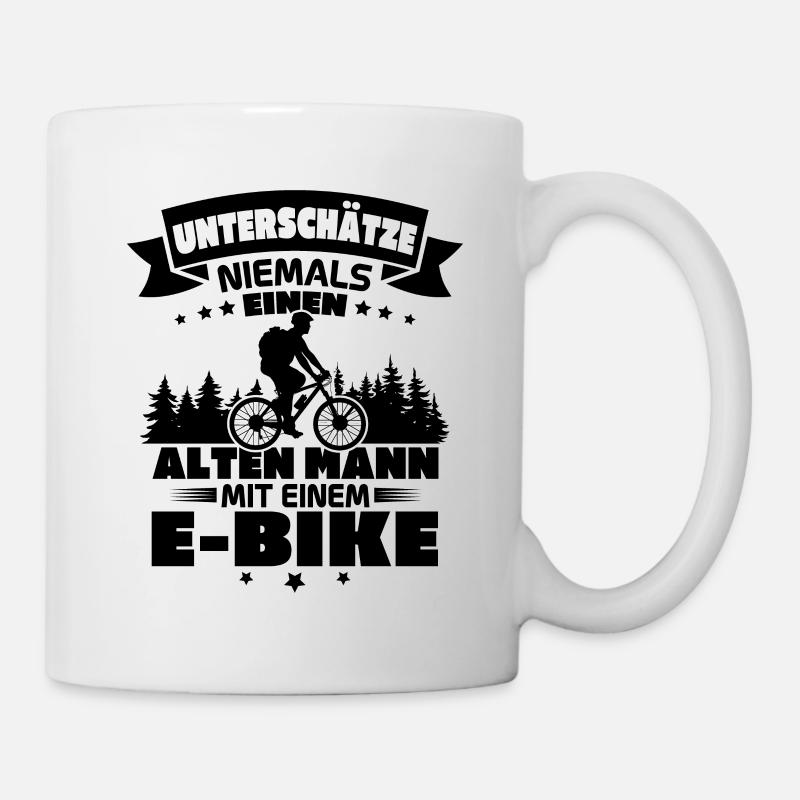 Alten mann mit einem e bike - Tasse - Weiß