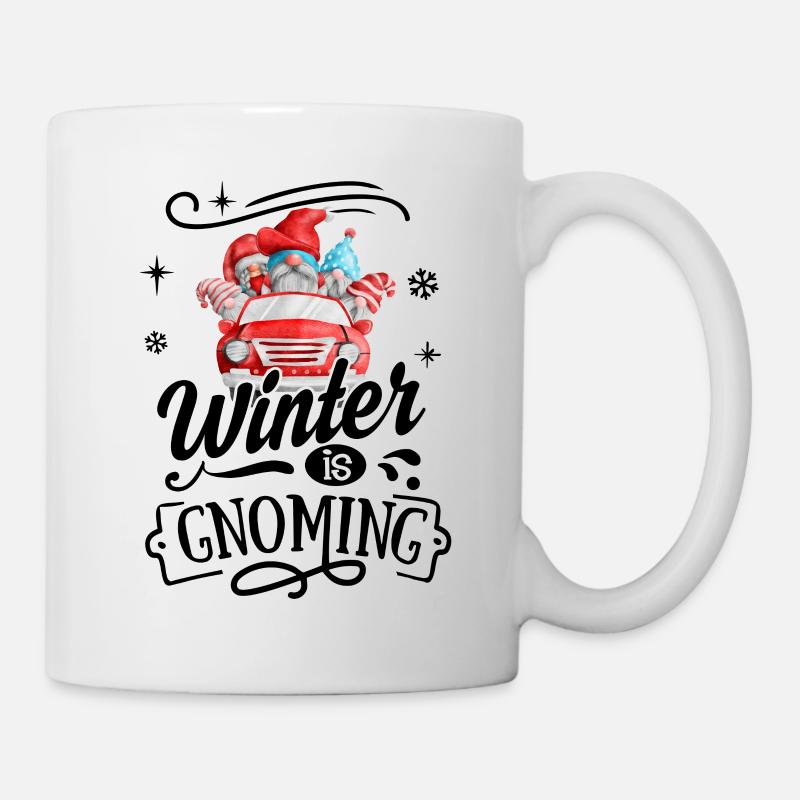 Winter Is Gnoming Weihnachtsgnom - Tasse - Weiß