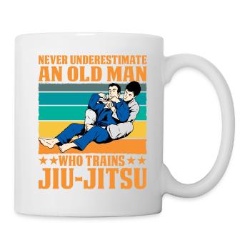 Ne sous-estimez jamais un vieil homme qui s’entraîne au JiuJitsu - Mug blanc - blanc - Droite