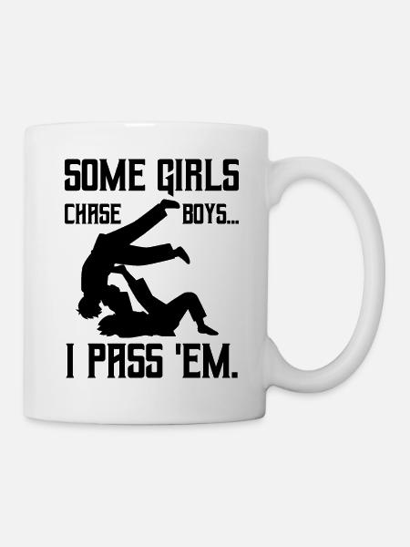 Jiu-jitsu Some Girls chase Boys I pass em - Tasse - Weiß