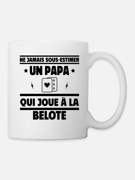 un papa qui joue à la belote - Mug blanc - blanc