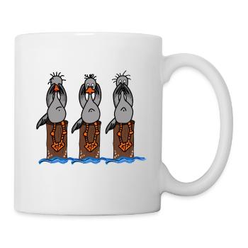 Drei Möwen die auf Buhnen sitzen .Die Möwen. - Tasse - Weiß - Rechts